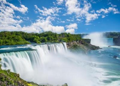 سفر به سرزمین افرا: جادوی بی پایان در جاذبه های گردشگری کانادا سفر به سرزمین افرا: جادوی بی پایان در جاذبه های گردشگری کانادا